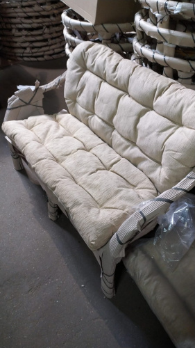 Подушка на диван или скамью (стандарт). Фото №3